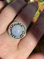 Load image into Gallery viewer, Moonstone Shawdowbox Compass Rings
