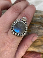 Load image into Gallery viewer, Labradorite Stone Wall Rings
